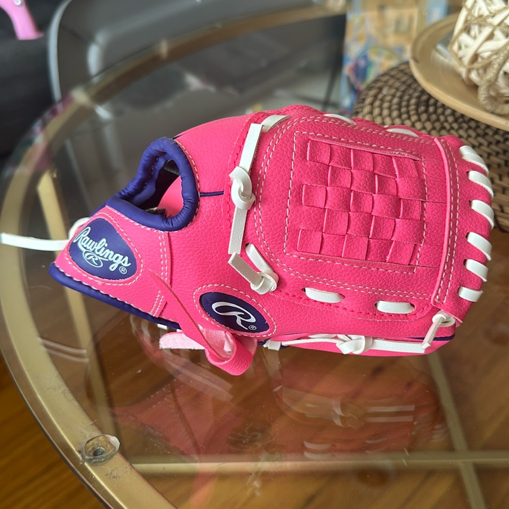 Rawlings Child’s Baseball Mitt Right Handed Player’s Series Pink Purple